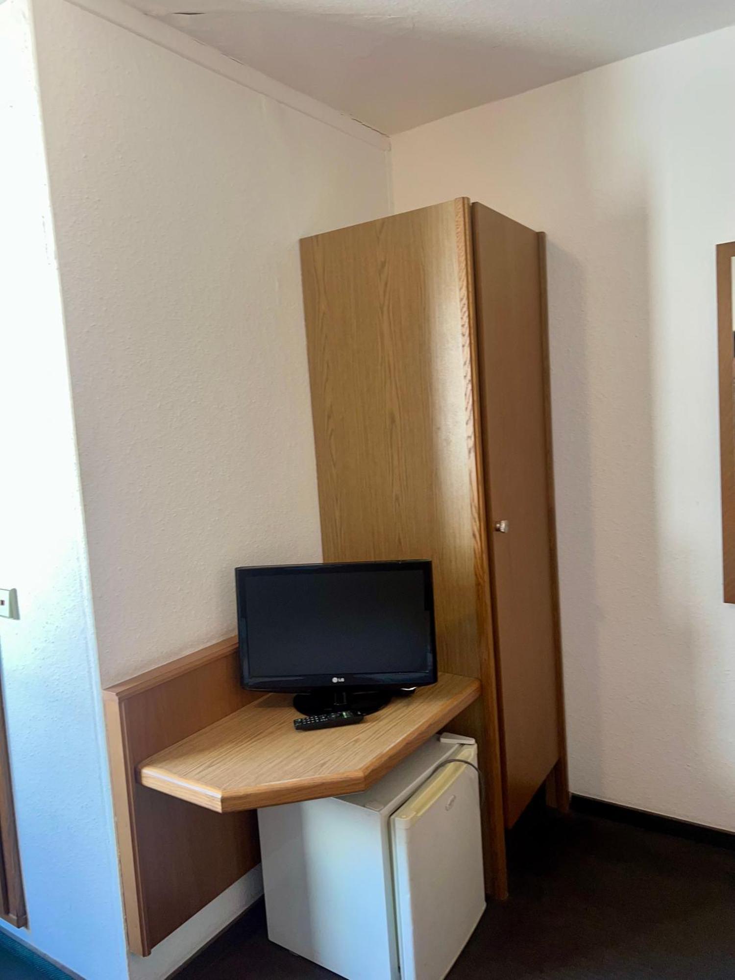 Single Room,1756532040:JPEG